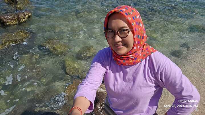 Hi, I am Izzuki Muhashonah