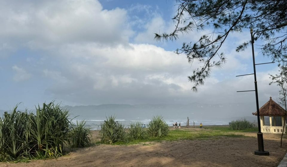 Pesona Pantai Pancer Door Akankah Memudar?